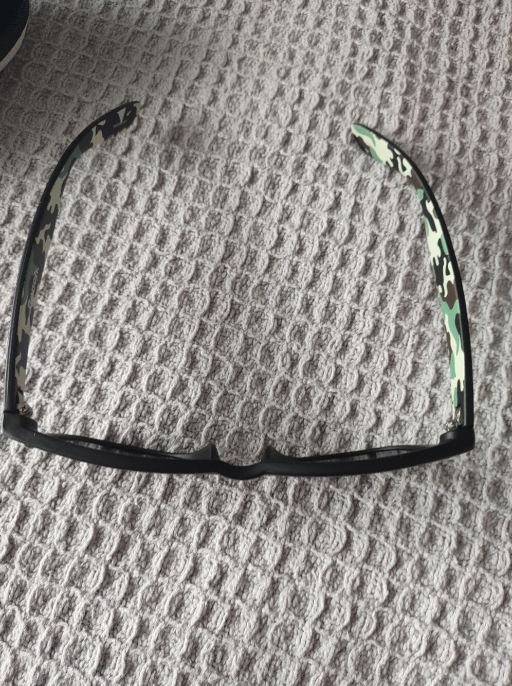 Bench Boys Camouflage Sunglasses with Case - Picture 2 of 6